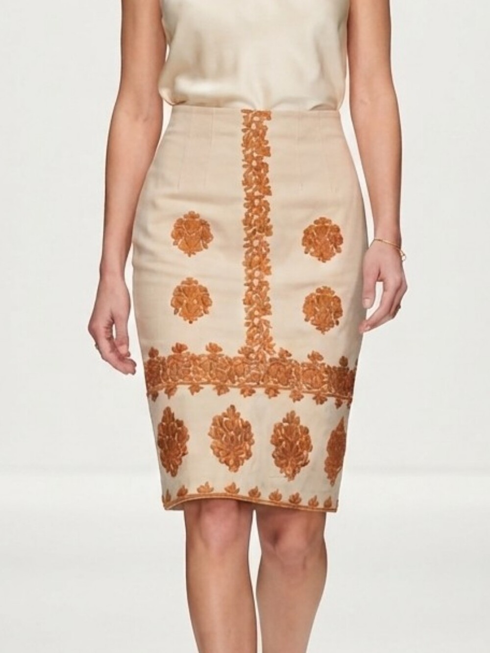 Anthropologie Embroidered Pencil Skirt Beige Size 0 Midi Bohemian